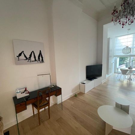 Apartment In Trendy Chatelain Center Brussels Area Little Garden Internet Wifi Eksteriør billede